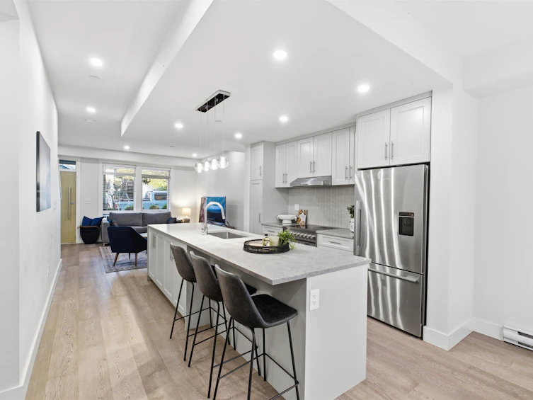 2-115 W Queens Road, North Vancouver, BC, V7N 2K4 - 3