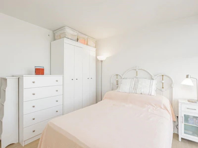 1607-8460 Granville Avenue - 5