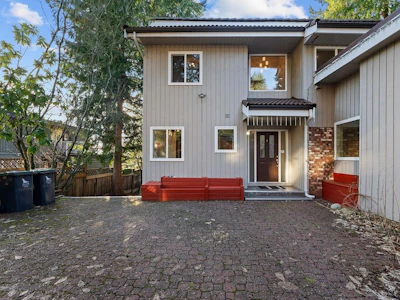 271 Montroyal Boulevard - 2