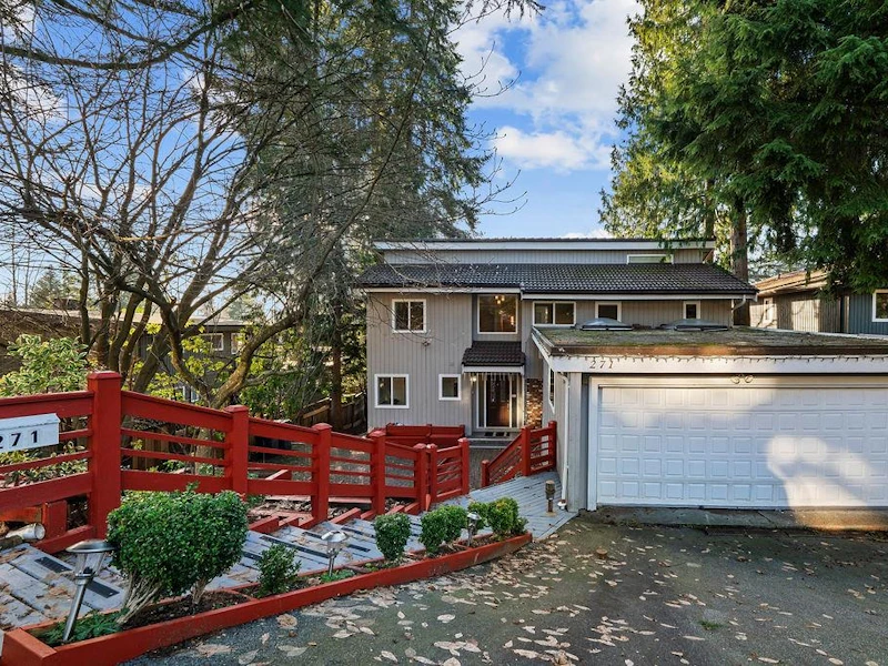 271 Montroyal Boulevard, North Vancouver BC V7N 4E4