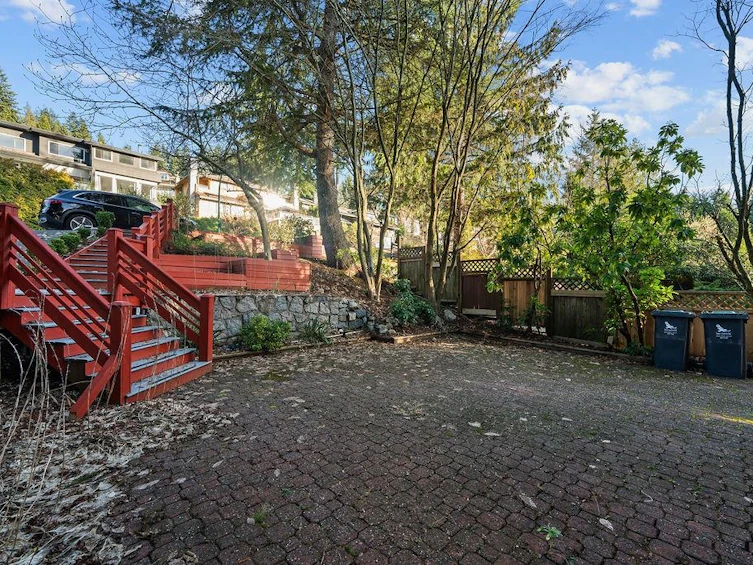271 Montroyal Boulevard, North Vancouver, BC, V7N 4E4 - 4