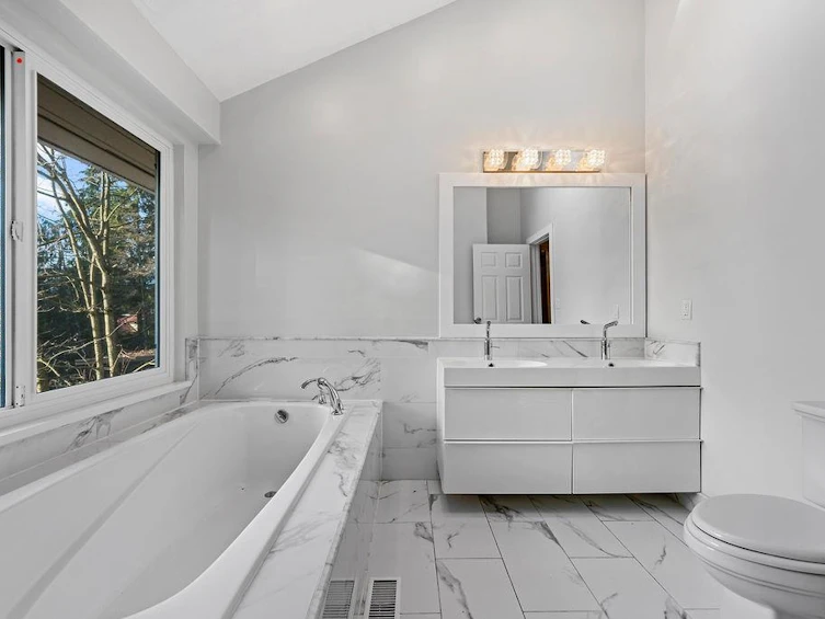271 Montroyal Boulevard, North Vancouver, BC, V7N 4E4 - 23
