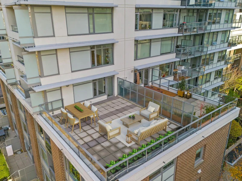 502 - 110 Switchmen Street, Vancouver BC V6A 0C6