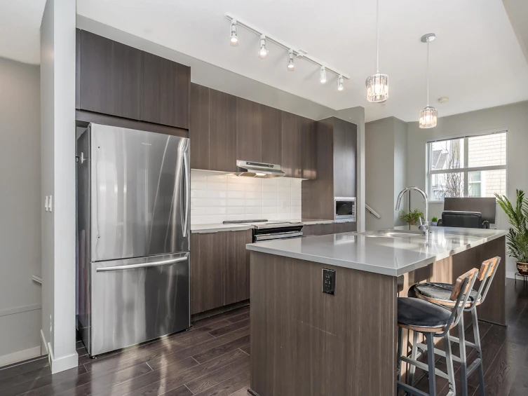 1001-11295 Pazarena Place, Maple Ridge, BC, V2X 4K9 - 2