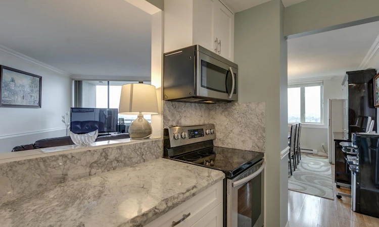 902-3920 Hastings Street