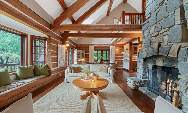 5851 Eagle Island
