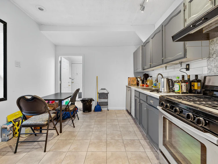 3838 Inverness Street, Vancouver, BC, V5V 4W2 - 8