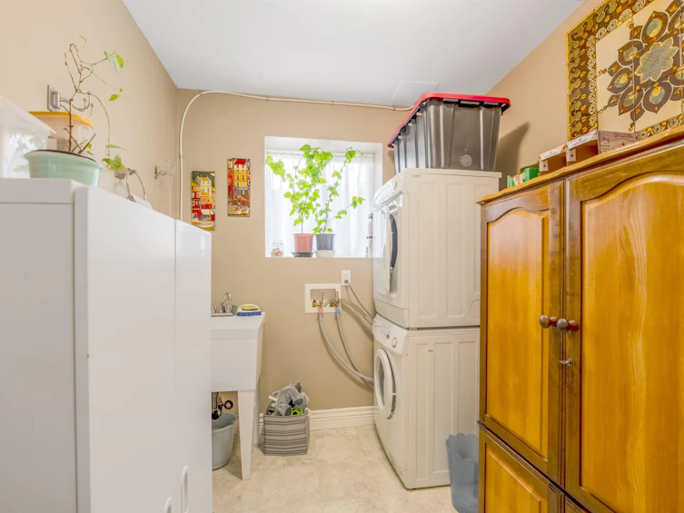 3051 Sienna Court, Coquitlam, BC, V3E 3N7 - 10
