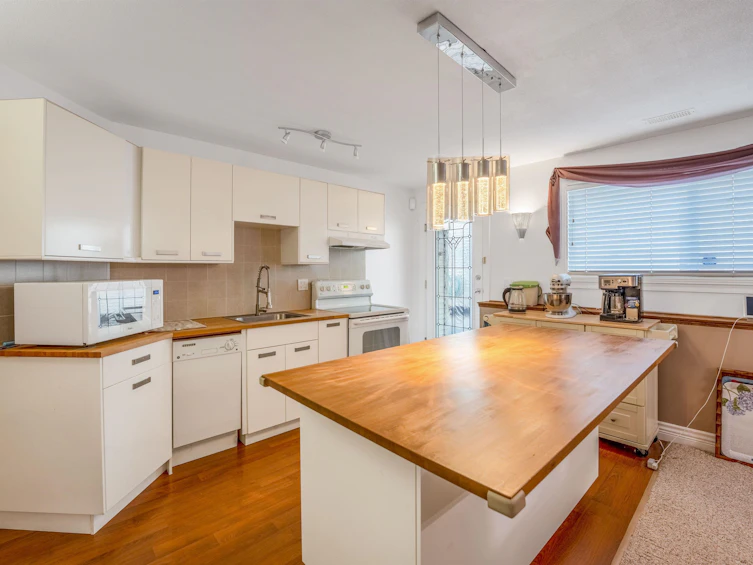 3051 Sienna Court, Coquitlam, BC, V3E 3N7 - 6