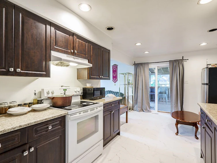 14860 89 Avenue, Surrey, BC, V3R 7C4 - 2