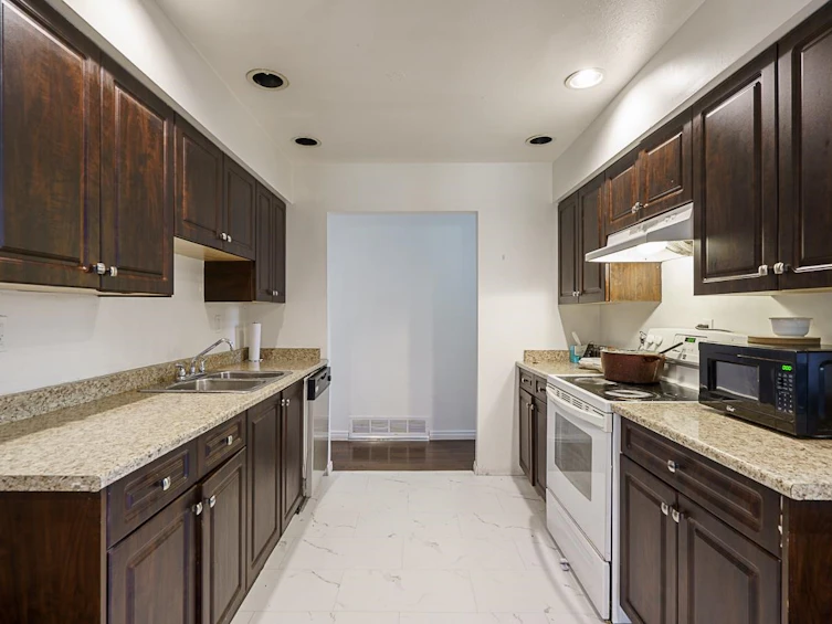 14860 89 Avenue, Surrey, BC, V3R 7C4