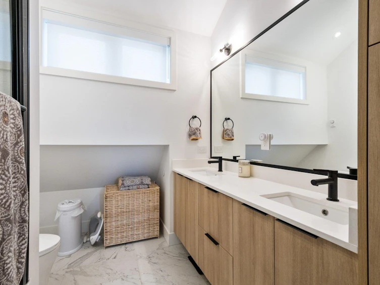 720 E 30th Avenue, Vancouver, BC, V5V 2V9 - 8