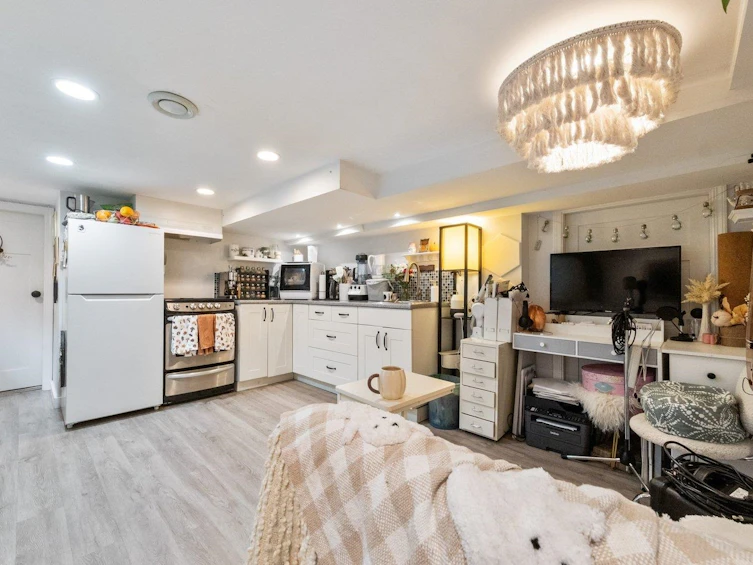 720 E 30th Avenue, Vancouver, BC, V5V 2V9 - 28