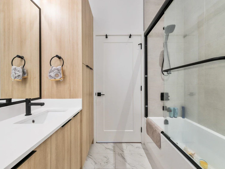 720 E 30th Avenue, Vancouver, BC, V5V 2V9 - 9