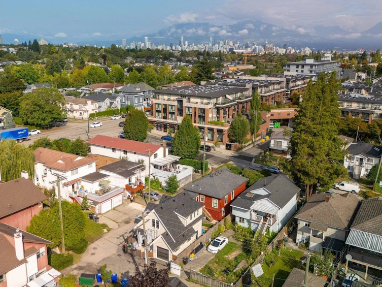 720 E 30th Avenue, Vancouver, BC, V5V 2V9 - 36