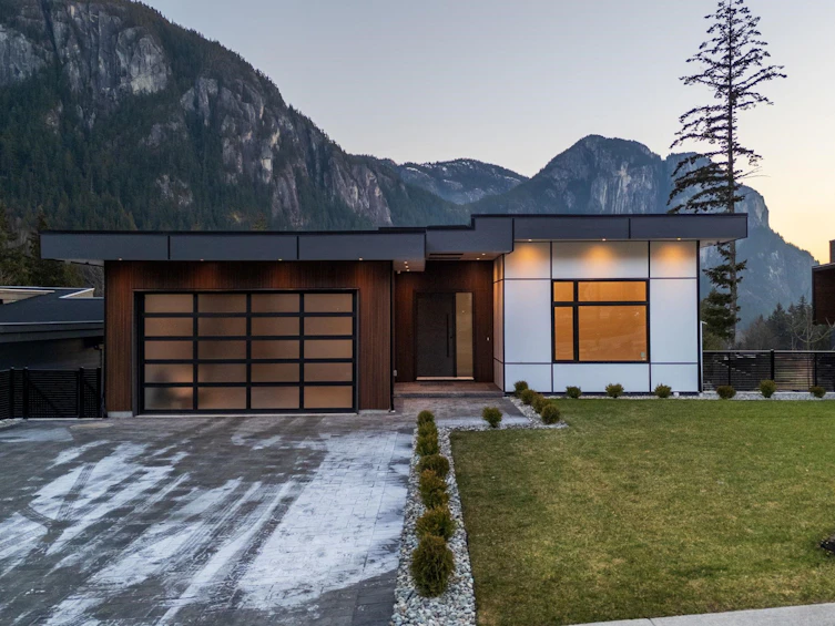 2216 Windsail Place, Squamish, BC, V8B 0T6 - 2