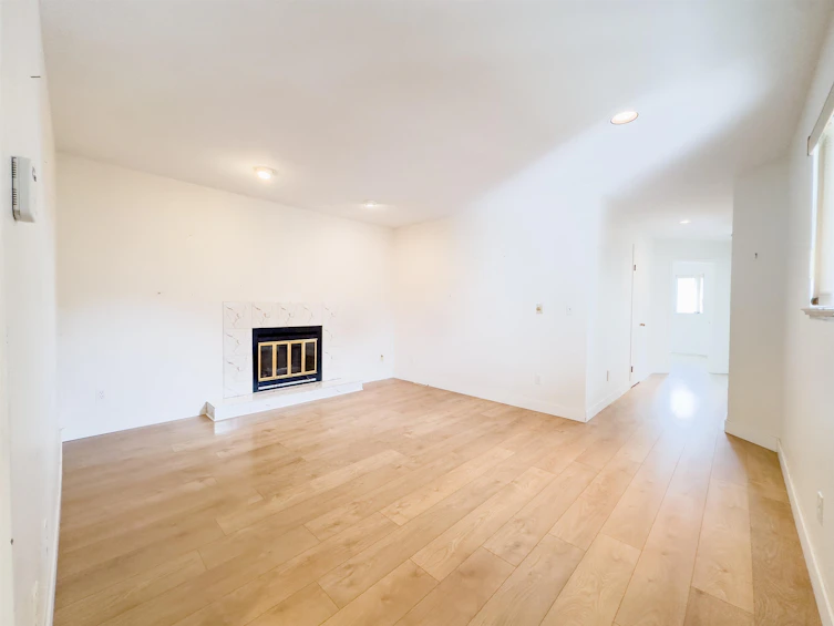 3630 Cambridge Street, Vancouver, BC, V5K 1M6 - 4