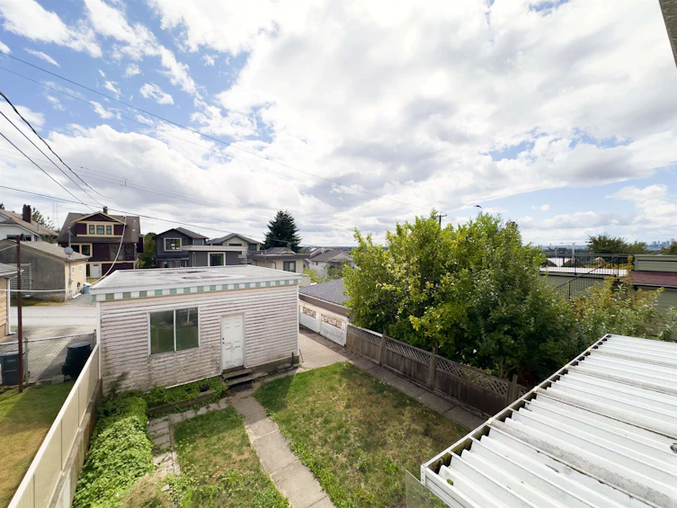 3630 Cambridge Street, Vancouver, BC, V5K 1M6 - 36