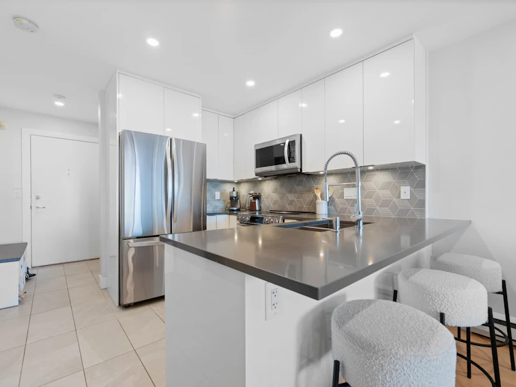 414-332 Lonsdale Avenue, North Vancouver, BC, V7M 3M5 - 5