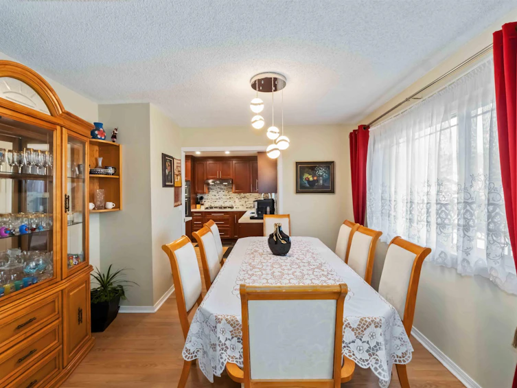 9113 145a Street, Surrey, BC, V3R 7L6 - 9