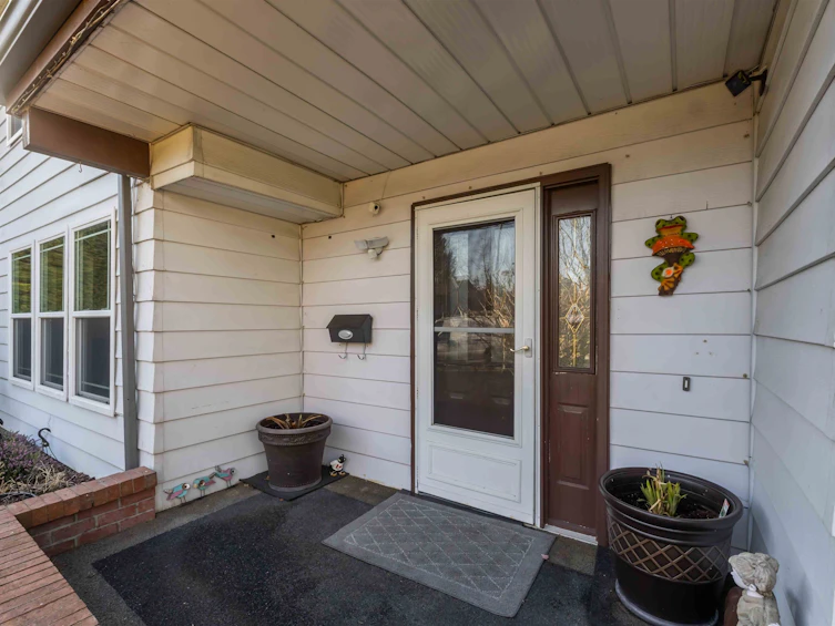 9113 145a Street, Surrey, BC, V3R 7L6 - 4