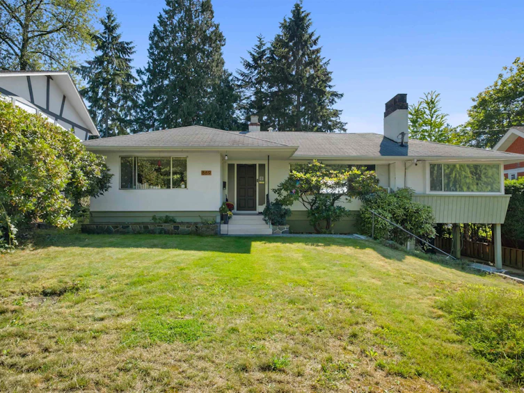 869 Clements Avenue, North Vancouver, BC, V7R 2K6