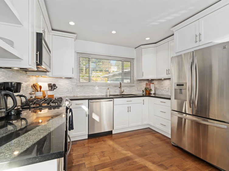351 Dartmoor Drive, Coquitlam, BC, V3K 5R6 - 8