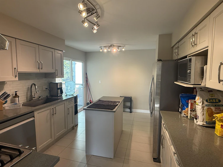 9043 155 Street, Surrey, BC, V3R 8W3 - 7