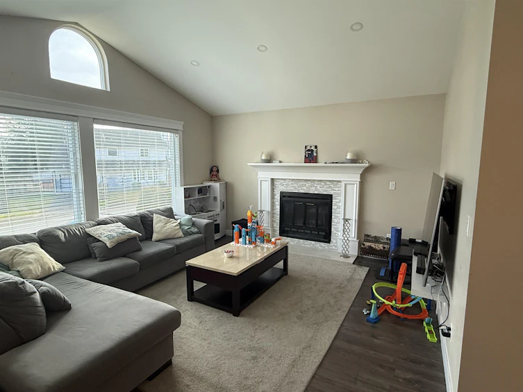 9043 155 Street, Surrey, BC, V3R 8W3 - 4