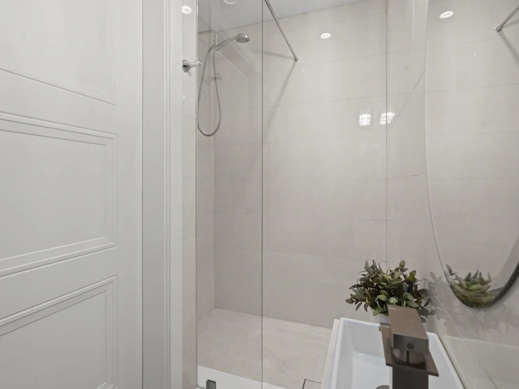 2377 W 7th Avenue, Vancouver, BC, V6K 1Y4 - 10