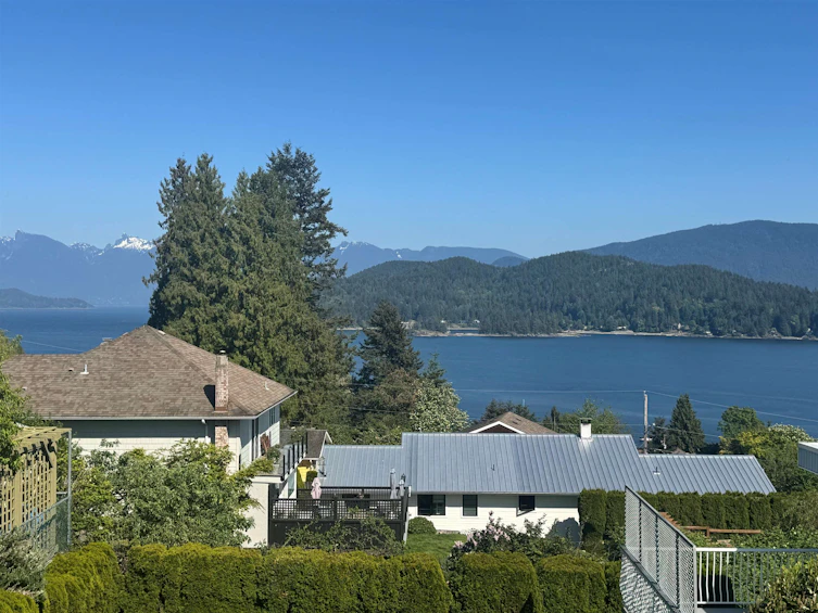 8-694 School Road, Gibsons, BC, V0N 1V9