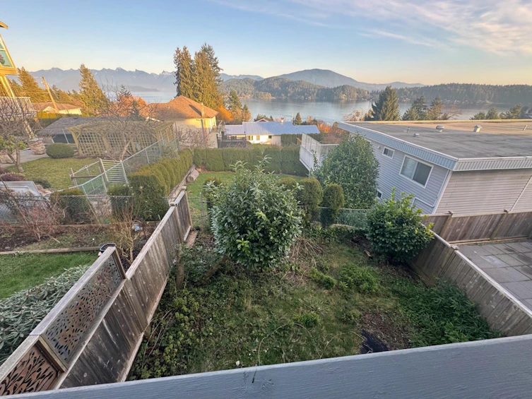 8-694 School Road, Gibsons, BC, V0N 1V9 - 3