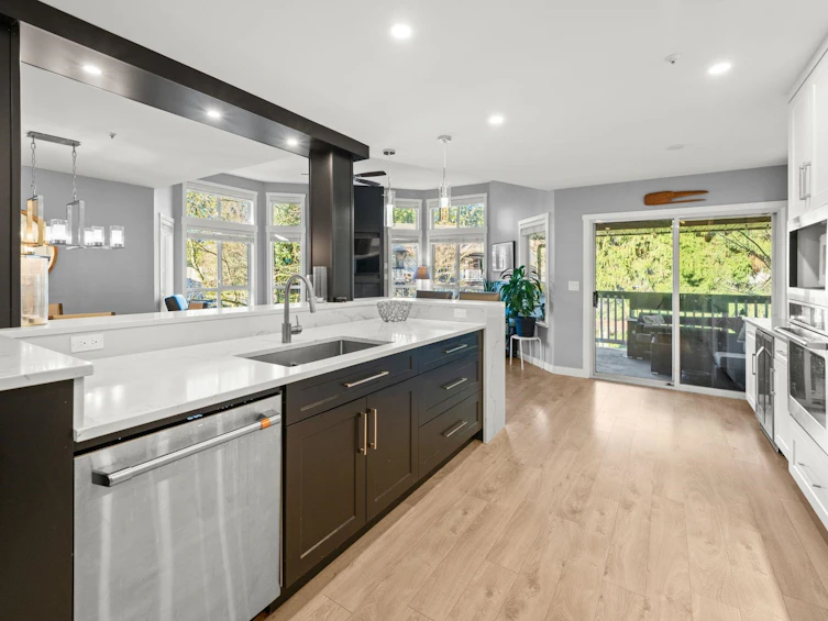 311-1150 Lynn Valley Road, North Vancouver, BC, V7J 1Z9 - 3