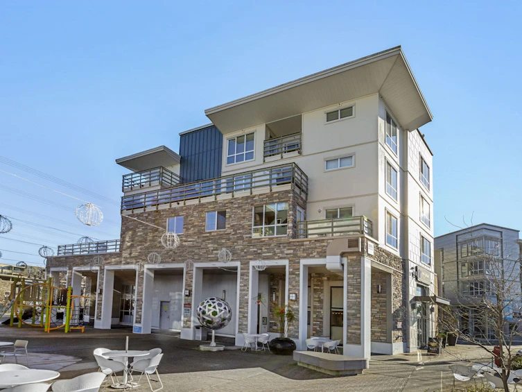 404-15785 Croydon Drive, Surrey, BC, V3Z 2L6