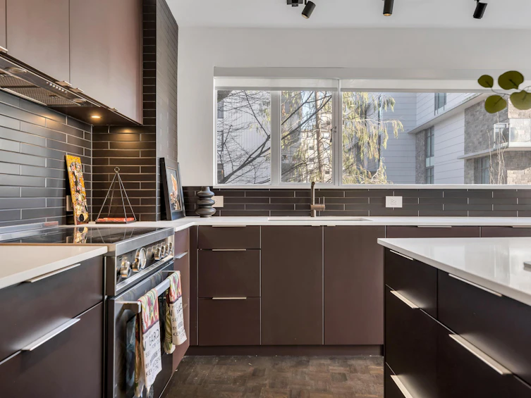 101-2135 Argyle Avenue, West Vancouver, BC, V7V 1A5 - 12