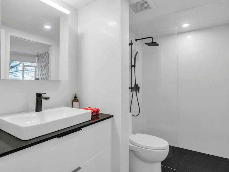 101-2135 Argyle Avenue, West Vancouver, BC, V7V 1A5 - 30