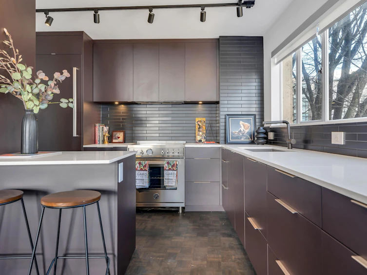 101-2135 Argyle Avenue, West Vancouver, BC, V7V 1A5