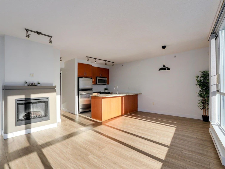 907-9188 University Crescent, Burnaby, BC, V5A 0A5 - 5