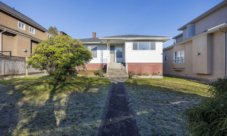 535 W 62nd Avenue