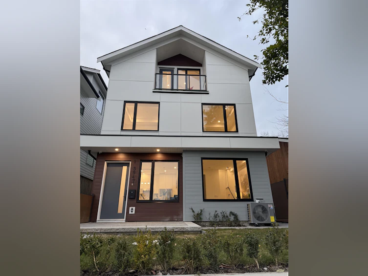 1-3547 E Georgia Street, Vancouver, BC, V5K 2L9