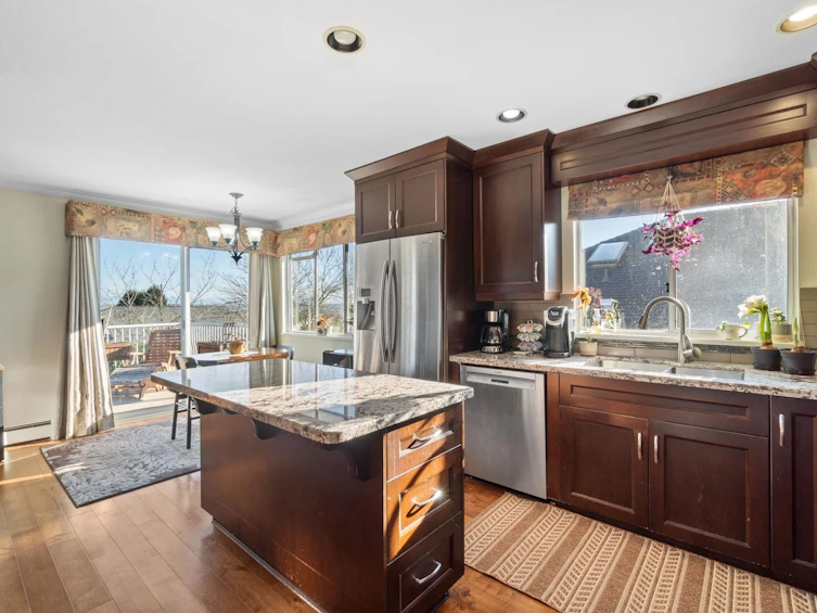 6018 189a Street, Surrey, BC, V3S 8A3 - 5