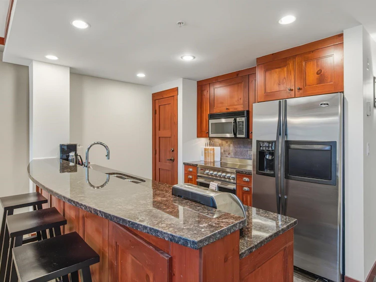 208-2202 Gondola Way, Whistler, BC, V8E 0M7 - 12