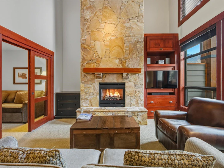 208-2202 Gondola Way, Whistler, BC, V8E 0M7 - 3