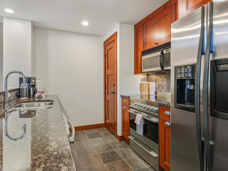 208-2202 Gondola Way, Whistler, BC, V8E 0M7 - 13