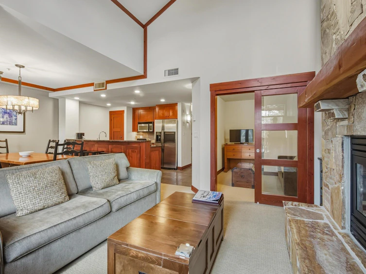 208-2202 Gondola Way, Whistler, BC, V8E 0M7 - 6