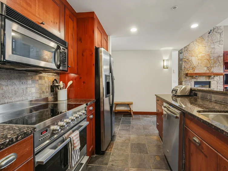 208-2202 Gondola Way, Whistler, BC, V8E 0M7 - 15