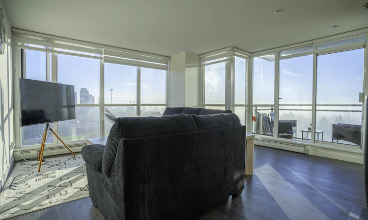 2204-10777 University Drive