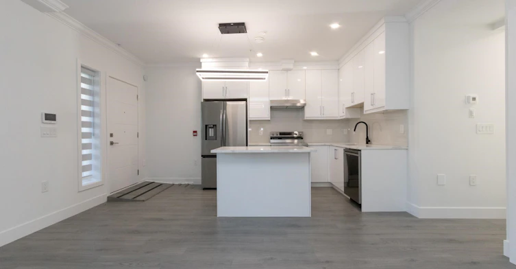 205-2122 E 32 Avenue, Vancouver, BC, V5N 3B9 - 4