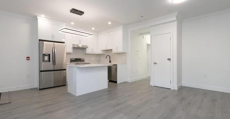 205-2122 E 32 Avenue, Vancouver, BC, V5N 3B9 - 2