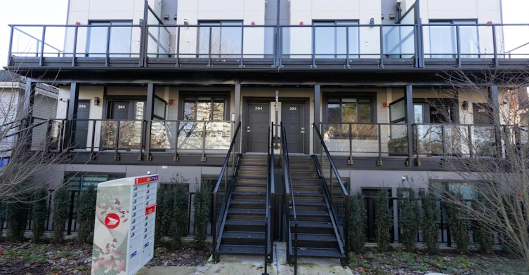 205-2122 E 32 Avenue, Vancouver, BC, V5N 3B9